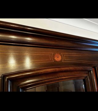 Elegante Vitrina coleccionista madera nogal