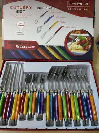 Set di posate a forma di coltelli