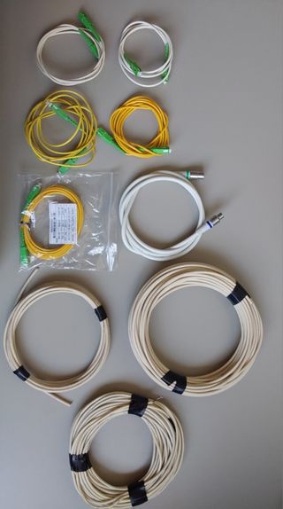 Cables variados y adaptadores
