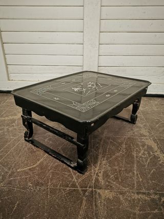 Mesa oriental. Plegable. Centro