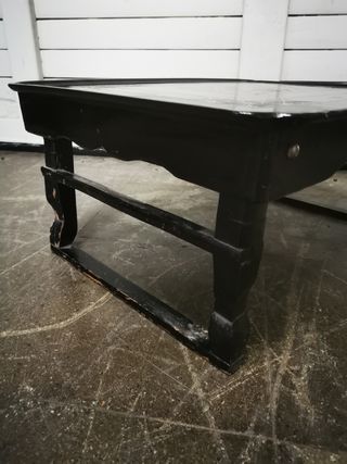Mesa oriental. Plegable. Centro