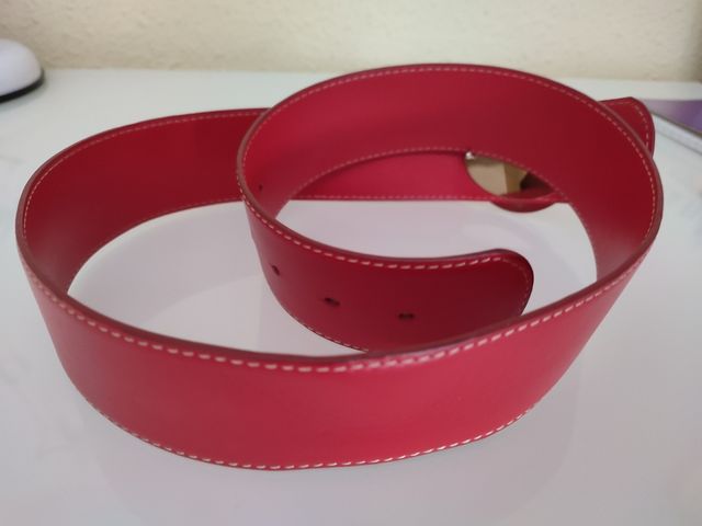 Cinturón rojo de piel