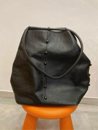 Bolso negro de piel