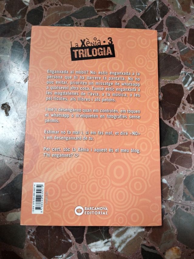 Libro lectura, Xènia, estimar no fa mal