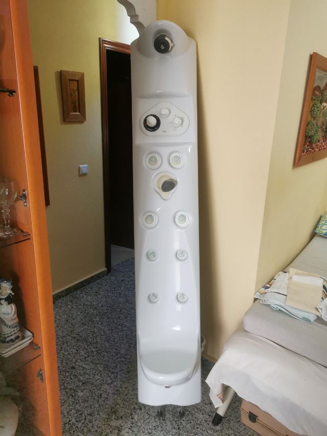 Consola de ducha hidromadaje.