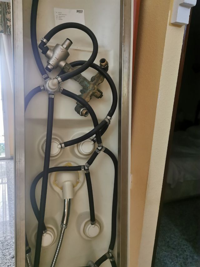 Consola de ducha hidromadaje.