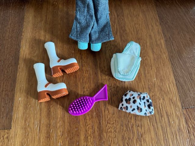 Bratz Cloe con accessori 1 edizione 2001