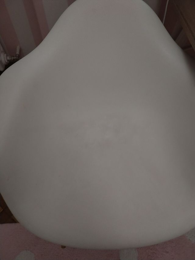 Silla mecedora blanca