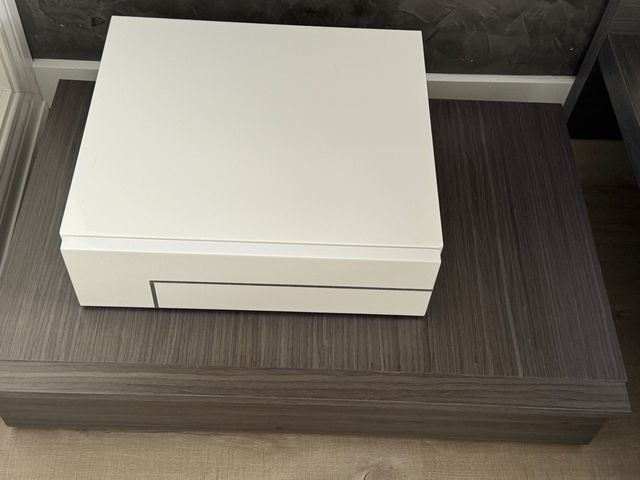 Conjunto de mesillas y cómoda