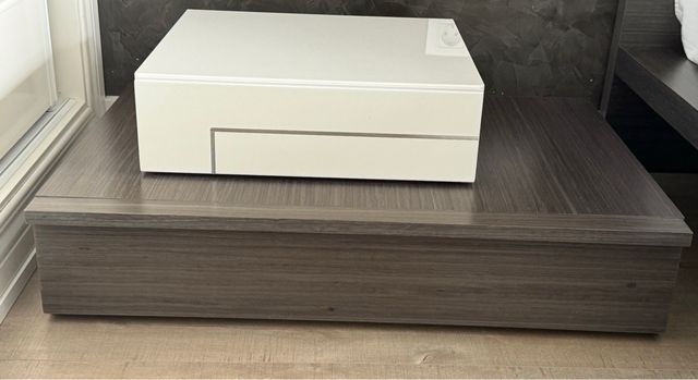 Conjunto de mesillas y cómoda