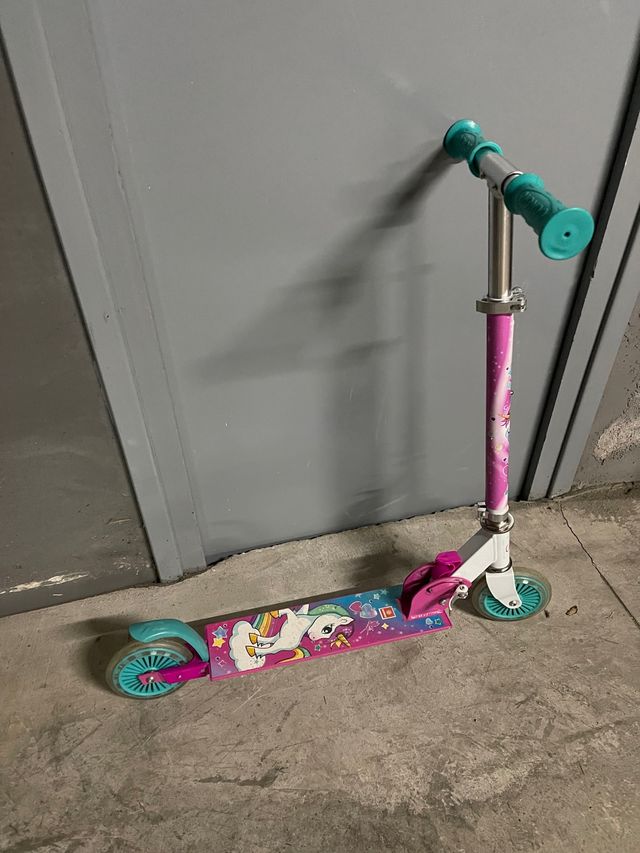 Patinete infantil con dibujos de unicornio
