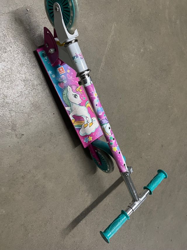 Patinete infantil con dibujos de unicornio