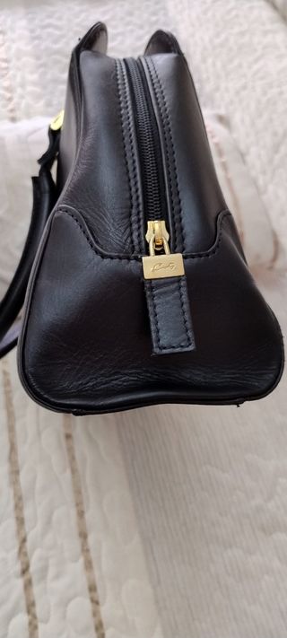 Bolso de mano negro de cuero