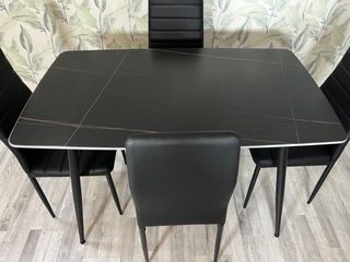 MESA DE COMEDOR NEGRO + 4 SILLAS *DT-63*