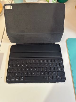 Smart Keyboard Folio iPad Pro 4gen i Air M2 11"