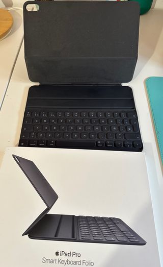 Smart Keyboard Folio iPad Pro 4gen i Air M2 11"
