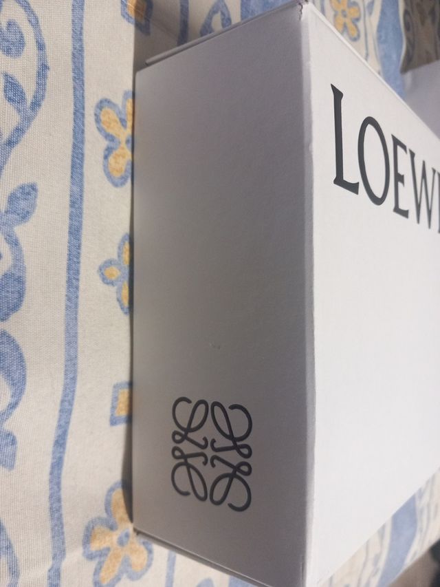 Caja +bolsa con lazo Loewe 