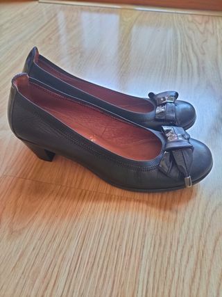 Zapatos de salón Hispanitas