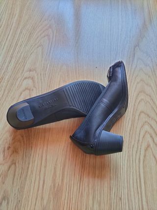 Zapatos de salón Hispanitas