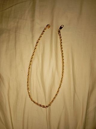 Cordón bañado en oro