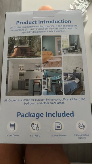 Ventilador sobre mesa y humidificador frio