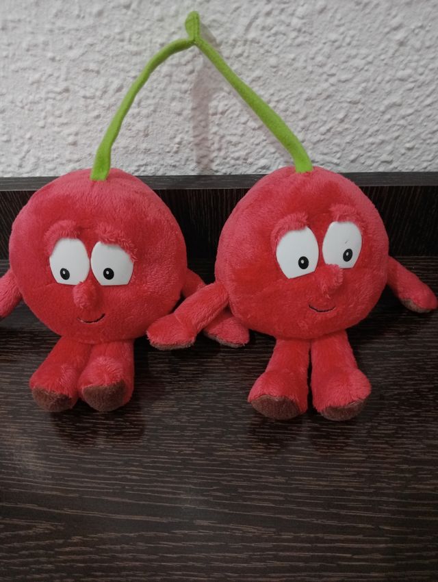 PELUCHES FRESAS