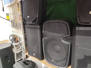 Altavoces autoamplificados