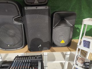 Altavoces autoamplificados