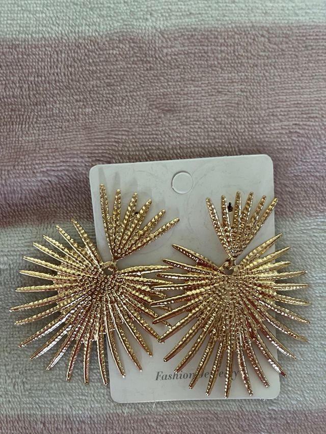 PENDIENTES DORADOS