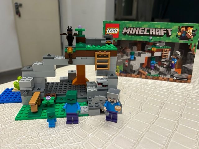 Lego Minecraft la caverna dello zombie
