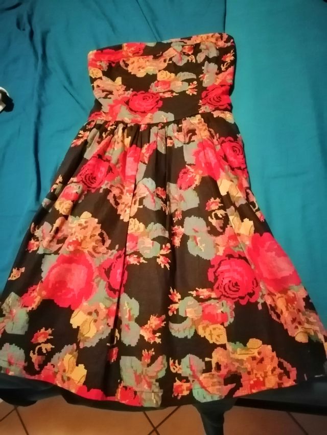 Abito a scollo a cuore