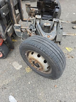 Eje delantero completo Nissan cabstar