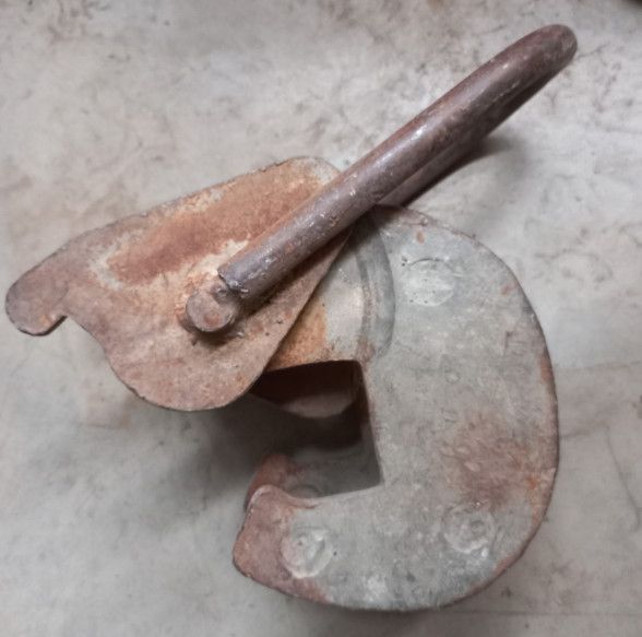 GANCHO PINZAS O MANO PARA CHAPAS DE MURO