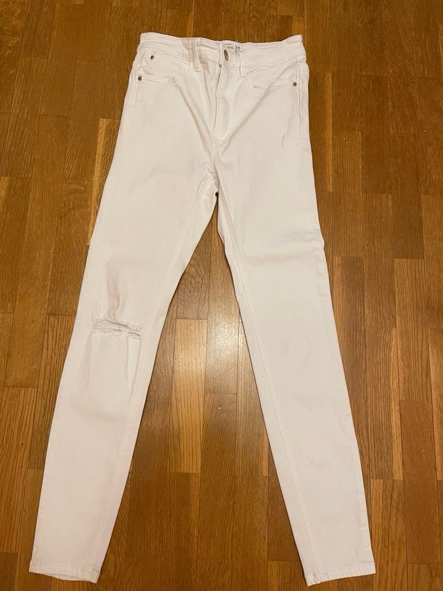 Pantalones blancos pitillos