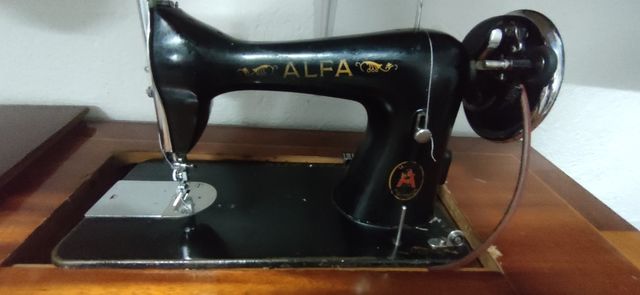 Maquina coser Alfa