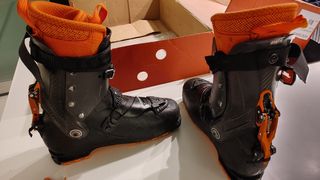 Botas skimo esqui travesia Atomic Backland Carbon