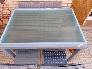 Mesa de cristal + 4 sillas  120x88