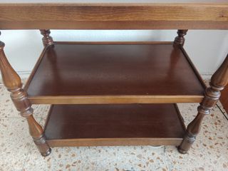 Mesita madera antigua televisor