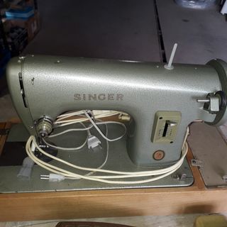 Máquina de coser Singer años 50