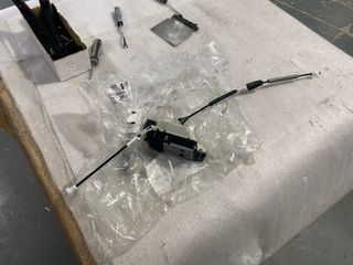 Cerradura puerta Peugeot 208