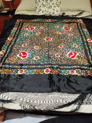 Manton Manila  a estrenar de Raso