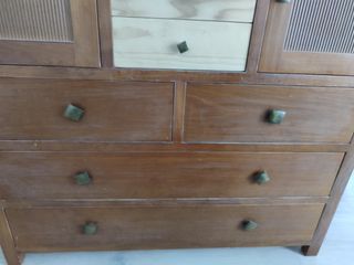 Cómoda madera maciza y dos mesillas