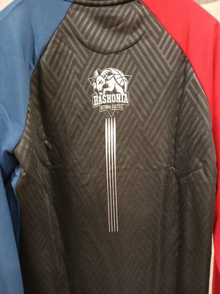 Jersey Baskonia  talla 3xl