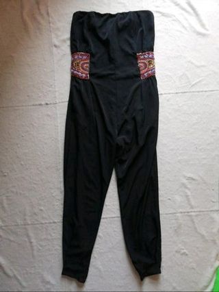 Mono largo negro, de Zara