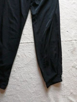 Mono largo negro, de Zara