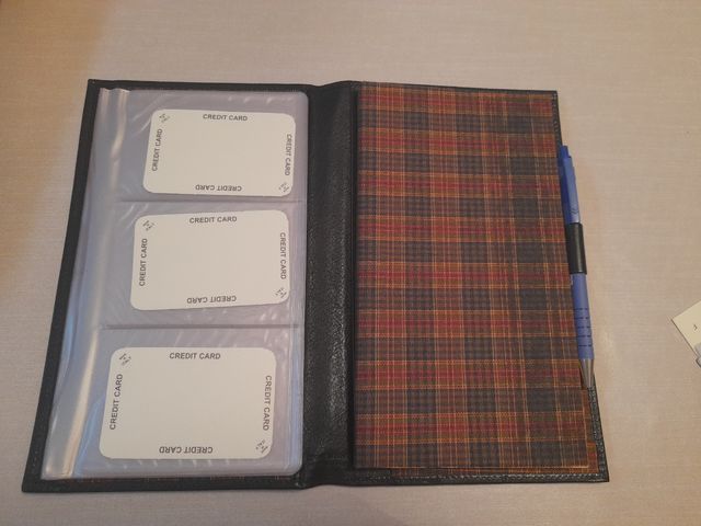 Rubrica in pelle con porta carte