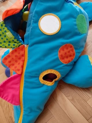 Dragón peluche almacenaje de bolas