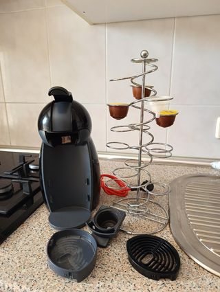 Cafetera + soporte cápsulas 