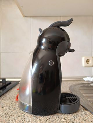 Cafetera + soporte cápsulas 