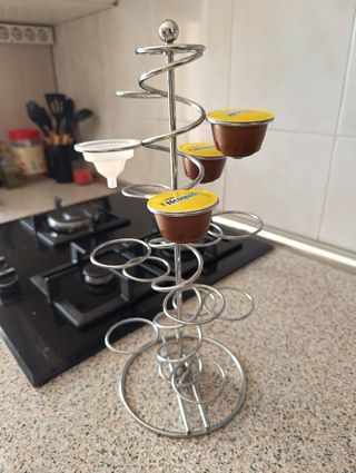 Cafetera + soporte cápsulas 
